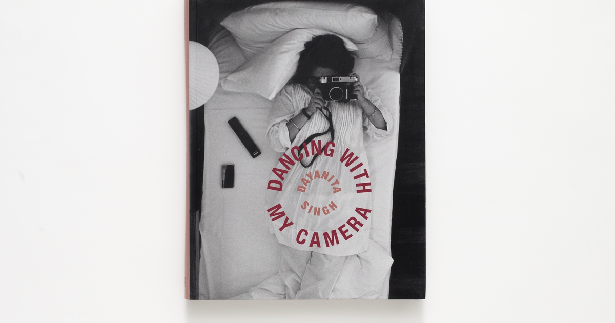 アート・デザイン・音楽 Privacy Dayanita Singh Publication: Dayanita Singh - Dancing with my Camera | Frith